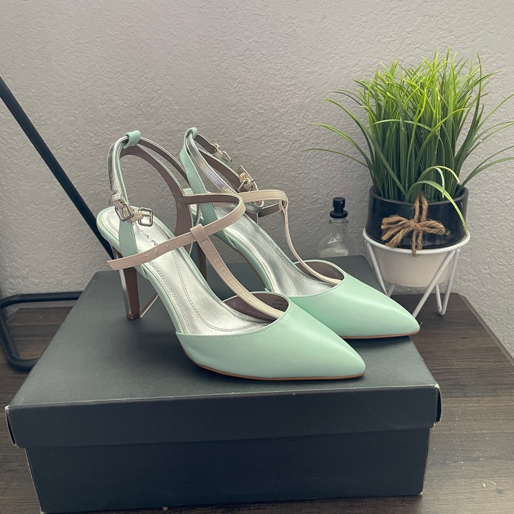 Tahari heels 7 1/2